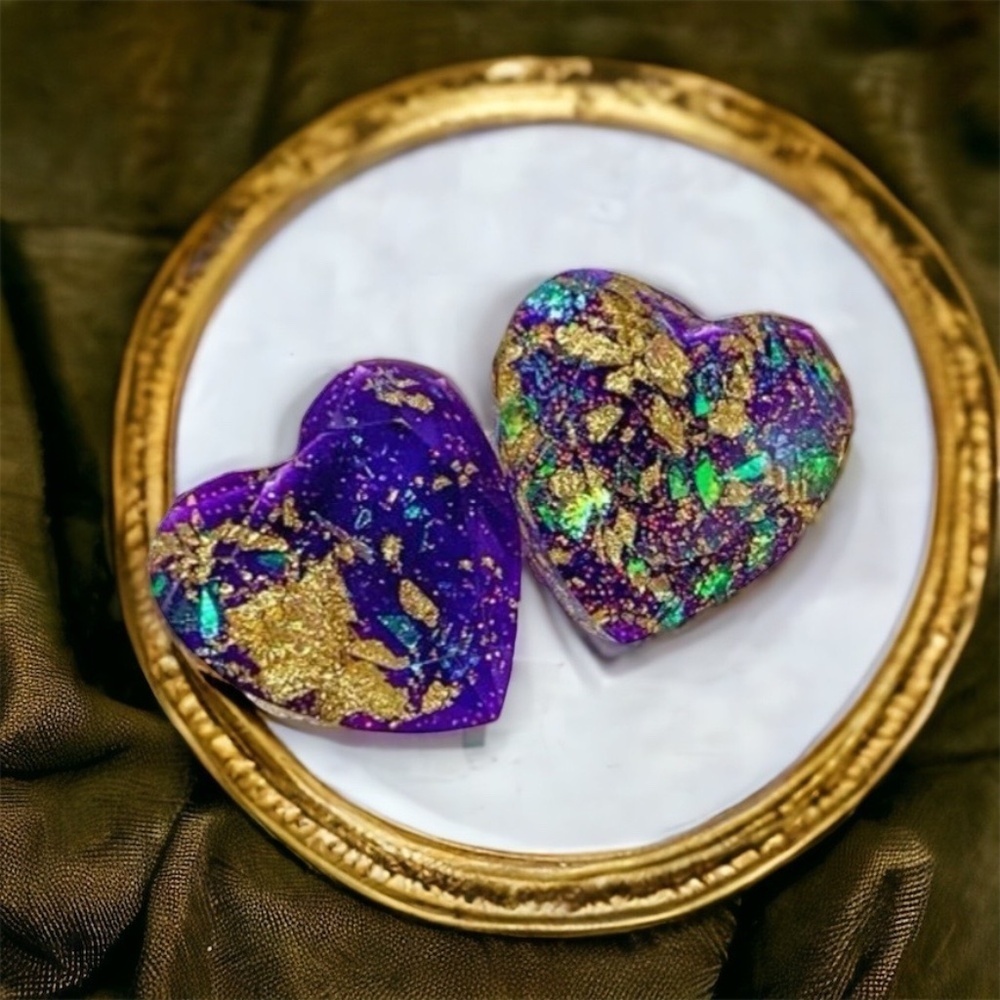 Sparkle & Shine: Mardi Gras Glitter Heart Studs for Festive Vibes! 🎭✨NWT